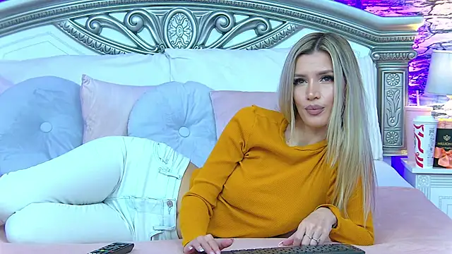 IvySamek online show from 11/19/25, 08:09