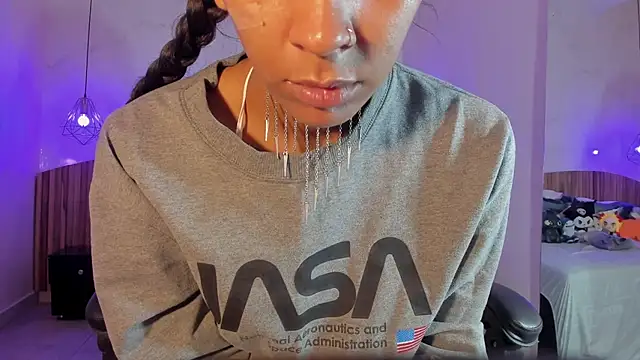 IamNayuta online show from 11/17/25, 07:40