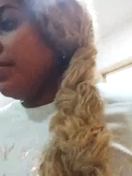 ELLA KELLY online show from 12/22/25, 01:00