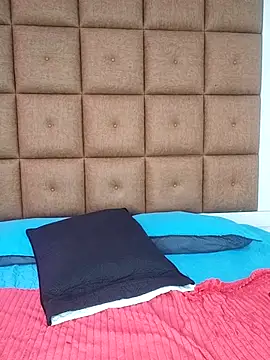 ELLA KELLY online show from 09/22/25, 12:00