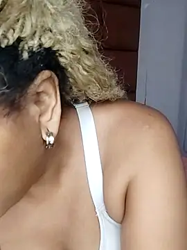 ELLA KELLY online show from 10/08/25, 11:01