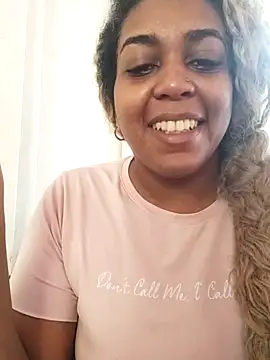 ELLA KELLY online show from 12/05/25, 12:04