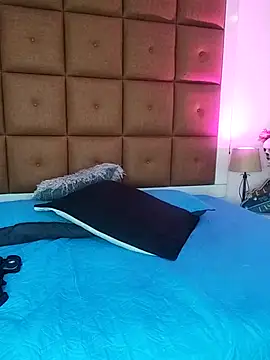 ELLA KELLY online show from 10/28/25, 12:15