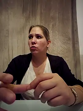 Chatonne69 online show from 11/05/25, 04:37