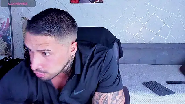 Cristian Walker online show from 07/10/26, 01:11