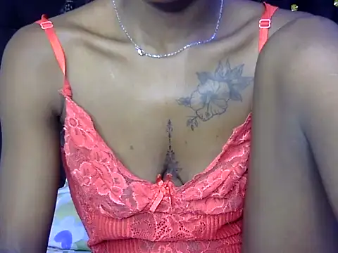 Snapshot of sweetblackbeauty001 chatting on 09/29/25, 10:48 sweetblackbeauty001 online show from 09/29/25, 10:48