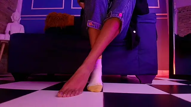 Snapshot of Pia_mo chatting on 10/20/25, 04:40 Pia mo online show from 10/20/25, 04:40