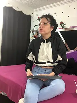 Snapshot of 1lovelygirls chatting on 10/28/25, 12:26 1lovelygirls online show from 10/28/25, 12:26