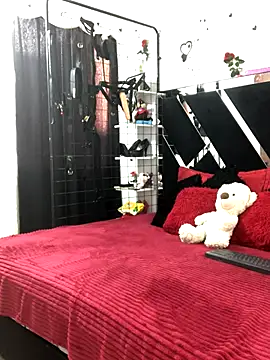 Snapshot of 1lovelygirls chatting on 11/25/25, 12:05 1lovelygirls online show from 11/25/25, 12:05