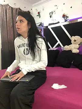 Snapshot of 1lovelygirls chatting on 10/30/25, 12:14 1lovelygirls online show from 10/30/25, 12:14