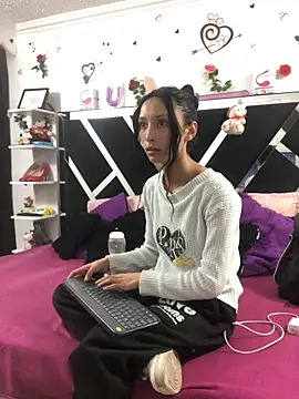 Snapshot of 1lovelygirls chatting on 09/19/25, 12:09 1lovelygirls online show from 09/19/25, 12:09