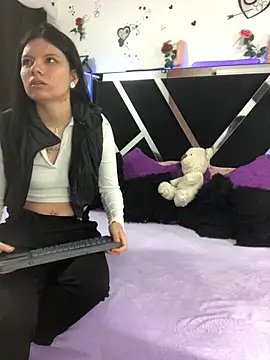 Snapshot of 1lovelygirls chatting on 10/04/25, 12:07 1lovelygirls online show from 10/04/25, 12:07