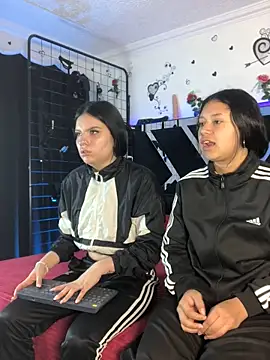 Snapshot of 1lovelygirls chatting on 11/17/25, 12:20 1lovelygirls online show from 11/17/25, 12:20