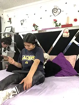 Snapshot of 1lovelygirls chatting on 10/25/25, 12:17 1lovelygirls online show from 10/25/25, 12:17