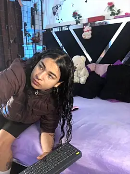 Snapshot of 1lovelygirls chatting on 12/05/25, 12:48 1lovelygirls online show from 12/05/25, 12:48