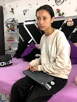 Snapshot of 1lovelygirls chatting on 10/09/25, 12:06 1lovelygirls online show from 10/09/25, 12:06