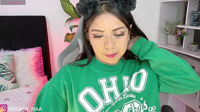 melany naa online show from 11/19/25, 01:05