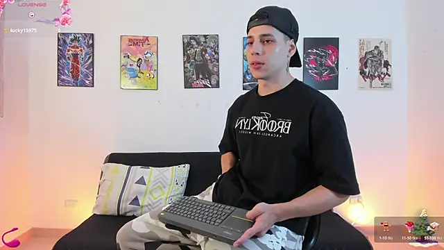 jonathanjoestar  online show from 12/21/25, 11:56