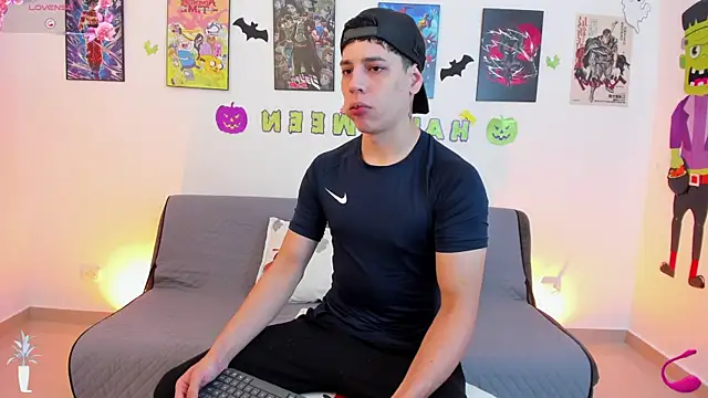 jonathanjoestar  online show from 11/02/25, 10:48