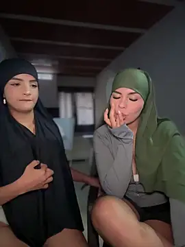 lalilamassu1 online show from 12/19/25, 09:39