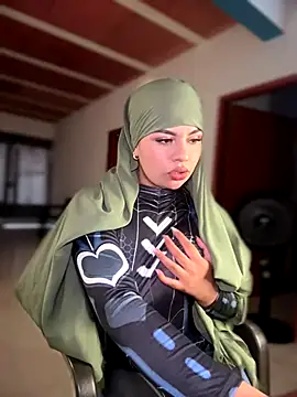 lalilamassu1 online show from 11/12/25, 08:56