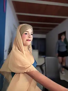 lalilamassu1 online show from 11/24/25, 10:10