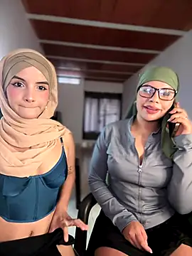 lalilamassu1 online show from 10/29/25, 09:25