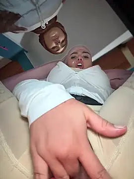 lalilamassu1 online show from 04/18/26, 07:58