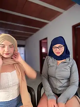 lalilamassu1 online show from 11/04/25, 06:44