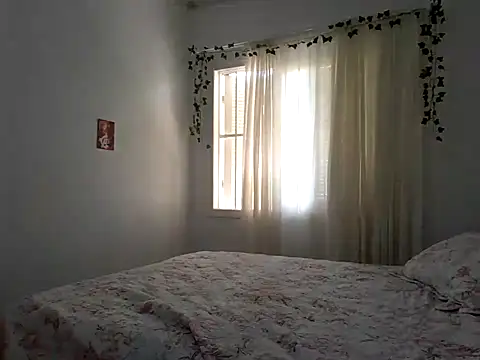 Snapshot of HelliRosa chatting on 02/14/25, 04:41 HelliRosa online show from 02/14/25, 04:41