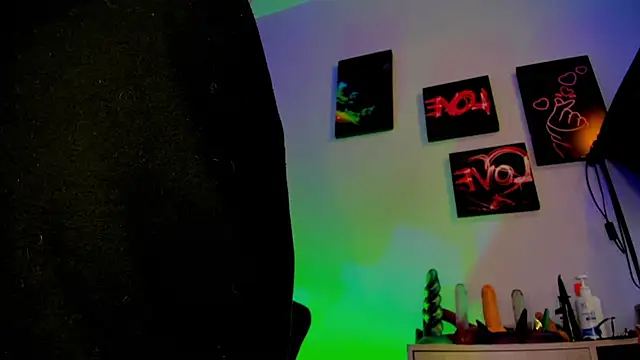 kuromi69 online show from 11/29/25, 04:12