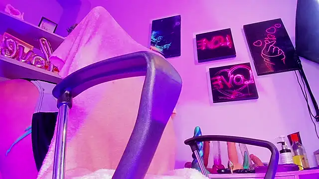 kuromi69 online show from 12/20/25, 05:32