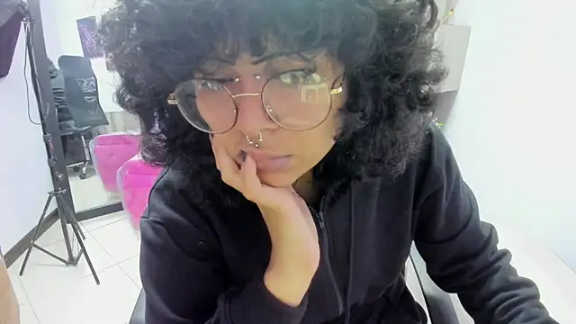 kuromi69 online show from 12/17/25, 03:55