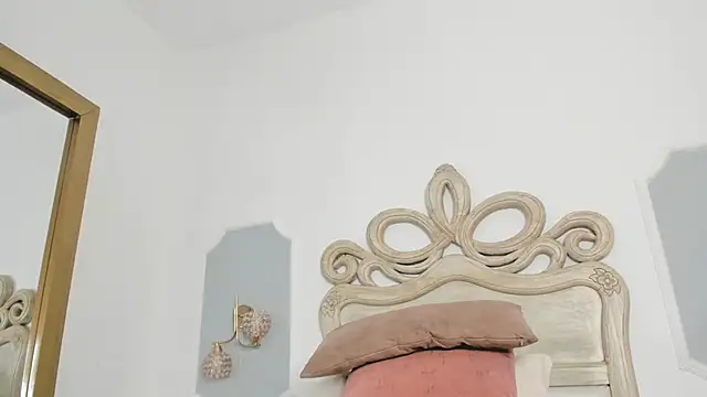 Sara  Williams online show from 10/13/25, 03:41