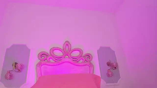 Sara  Williams online show from 11/08/25, 03:32