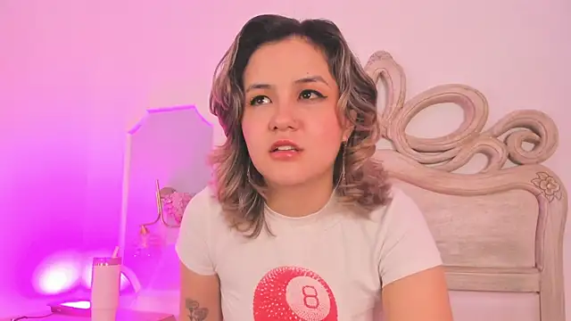 Sara  Williams online show from 11/23/25, 04:00