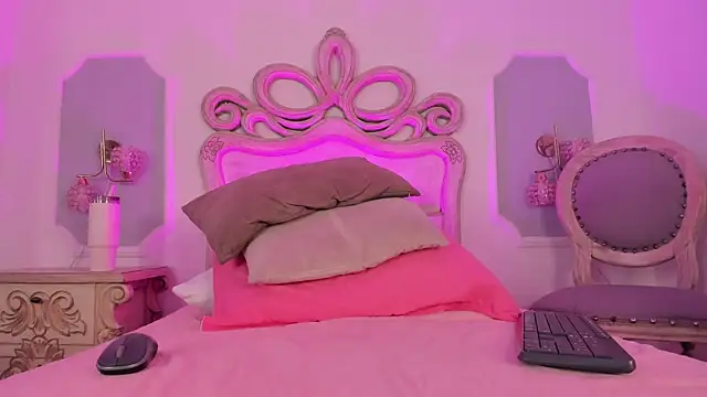 Sara  Williams online show from 11/10/25, 03:44