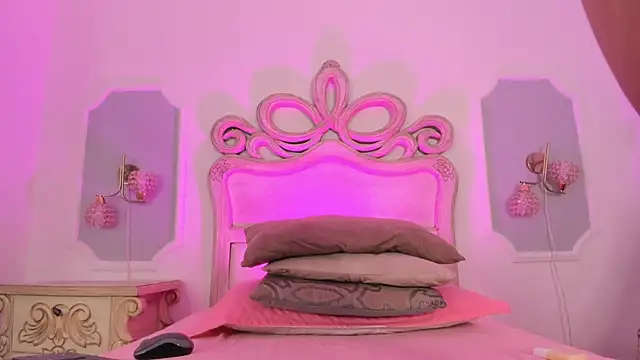 Sara  Williams online show from 11/25/25, 03:51