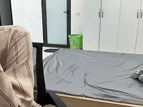 Louis Baby online show from 11/27/25, 05:13