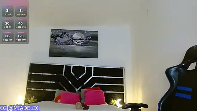 -MiaDelight- online show from 02/10/26, 12:04