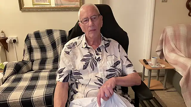 cutaboverest online show from 11/08/25, 04:43