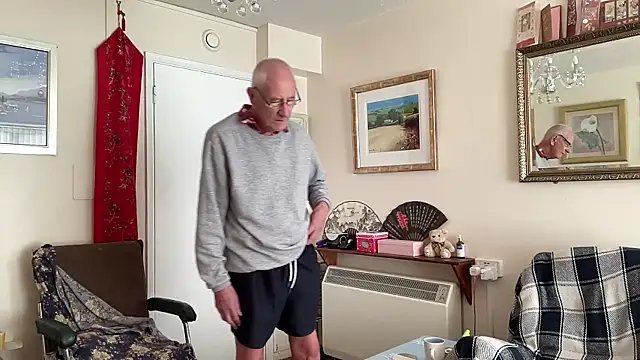 Snapshot of cutaboverest chatting on 10/02/25, 02:53 cutaboverest online show from 10/02/25, 02:53