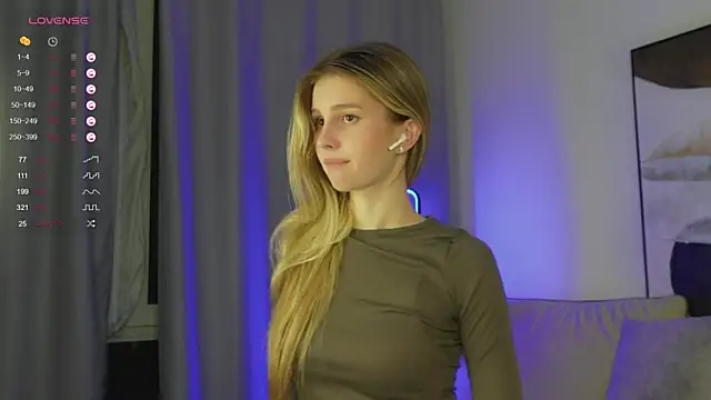 Fluffy-Angel online show from 10/27/25, 05:03