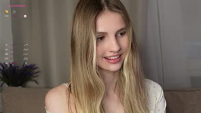 Fluffy-Angel online show from 11/26/25, 04:40