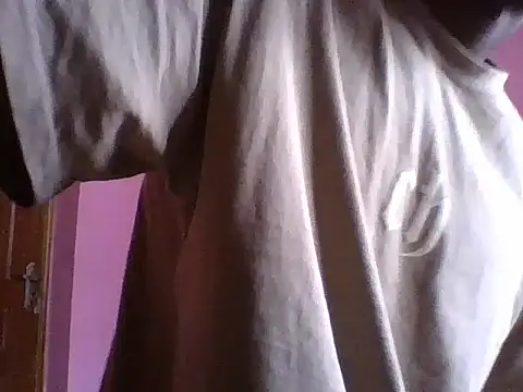 Snapshot of Tonedom chatting on 10/08/25, 12:28 Tonedom online show from 10/08/25, 12:28