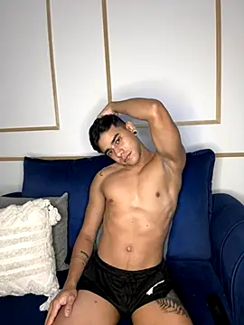 Mackenzzie 777  online show from 10/21/25, 04:34