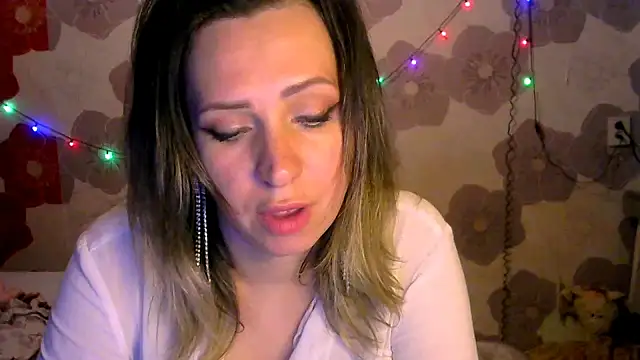 Snapshot of Queen_Daenerys chatting on 10/07/25, 10:00 Queen Daenerys online show from 10/07/25, 10:00