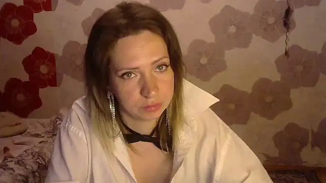 Snapshot of Queen_Daenerys chatting on 09/24/25, 07:09 Queen Daenerys online show from 09/24/25, 07:09