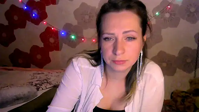 Snapshot of Queen_Daenerys chatting on 10/12/25, 05:36 Queen Daenerys online show from 10/12/25, 05:36