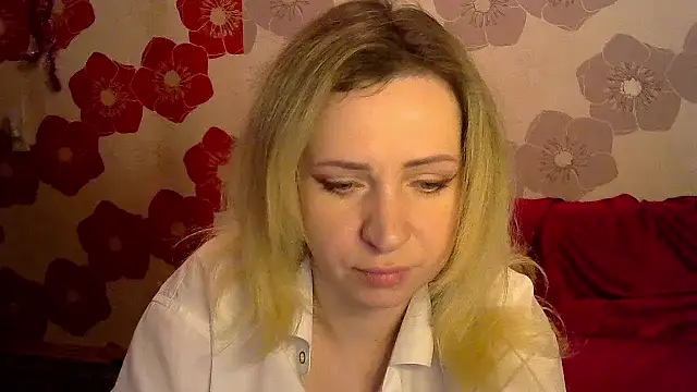 Snapshot of Queen_Daenerys chatting on 01/12/25, 06:49 Queen Daenerys online show from 01/12/25, 06:49